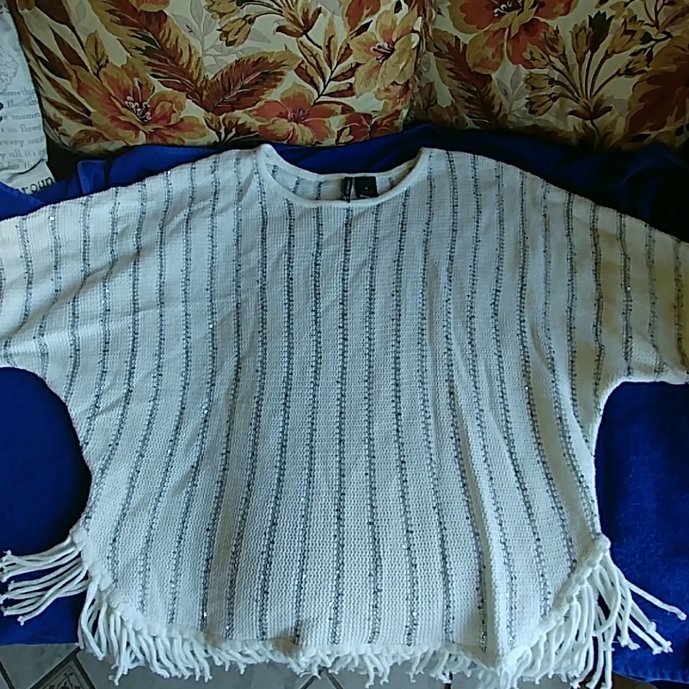 Short sleeve sweater